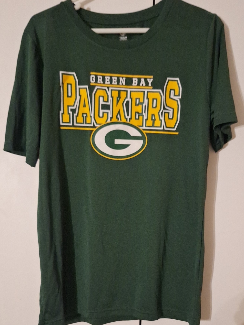 Team Apparel Green Bay Packers Green Graphic Tee with Yellow Logo